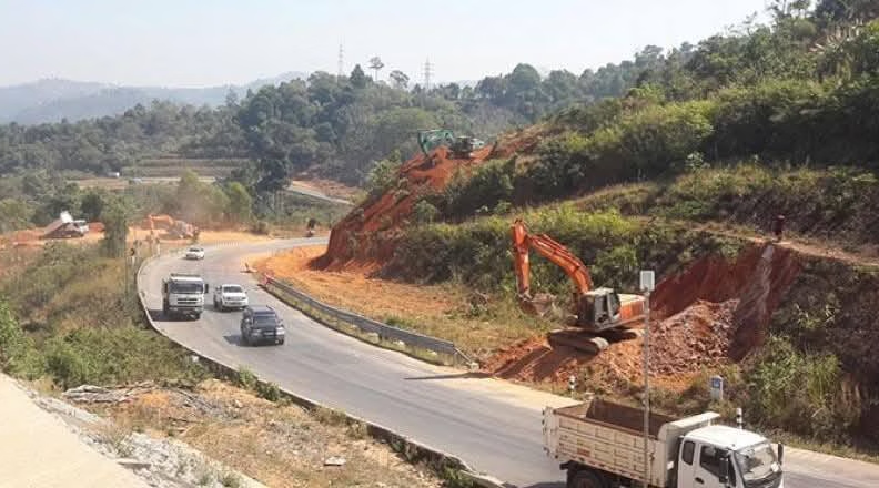 ၂ နှစ်ကျော်ကြာ ပိတ်ထားတဲ့ ဘားအံ - ကော့ကရိတ် - မြဝတီ အာရှလမ်းမကြီး ပြန်ဖွင့်ပြီ