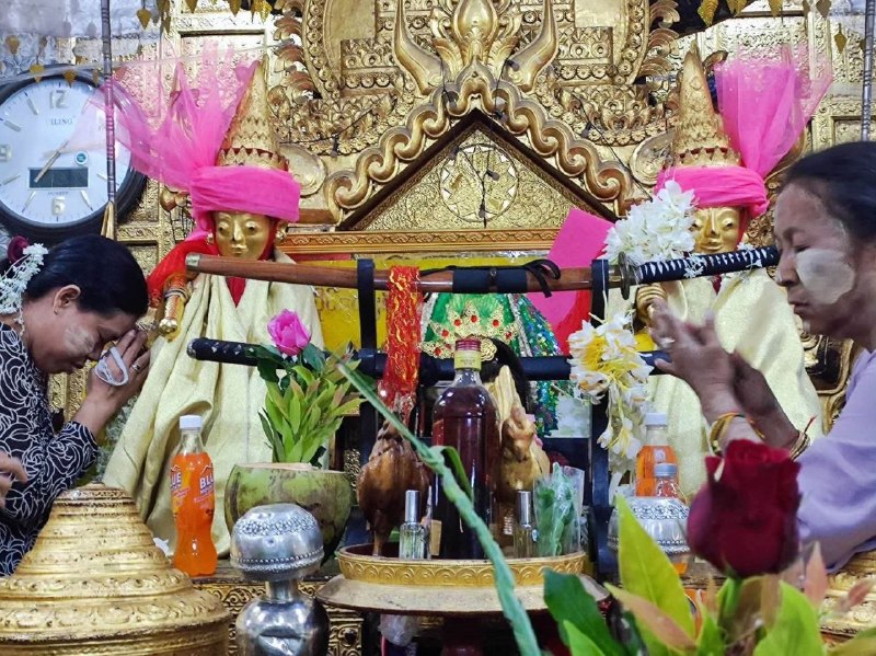 တောင်ပြုံးပွဲမှာ ယခင်နှစ်တွေထက် ခိုးဆိုလုယက်မှုတွေများနေပြီး ပြည်သူ့စစ်တွေကို တိုင်ပေမယ့် ကိုယ်ဖြစ်ကိုယ်ခံလို့သာ ပြန်လည်ပြောဆို