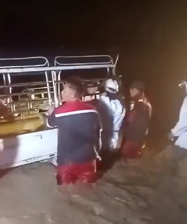 နေပြည်တော်မှာ ရေကြီးရေလျှံမှုတွေ ဖြစ်ပေါ်ခဲ့ပြီး ဆေးရုံက လူနာတချို့ပါ ရွှေ့ပြောင်းပေးခဲ့ရ