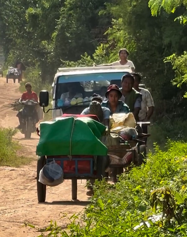မြိုင်နယ်မှာ ပါရာမော်တာ ၈ စင်းနဲ့ ရွာတွေကို လိုက်လံဗုံးကြဲနေလို့ ဒေသခံတွေ ထွက်ပြေးနေရ