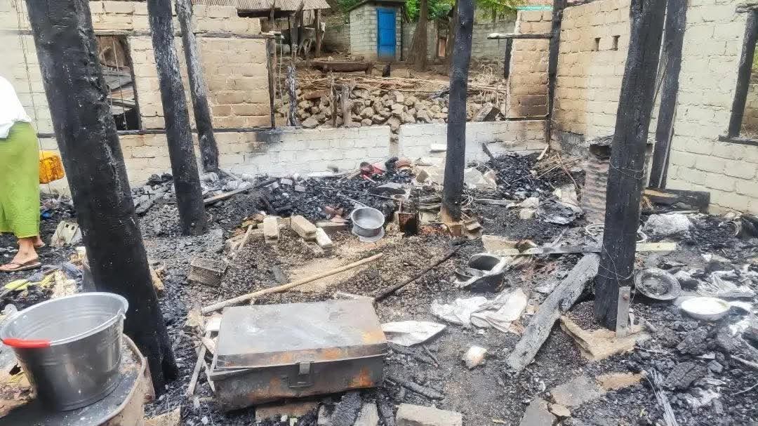 Military junta loots gold and torches homes in Kyaukpadaung Township