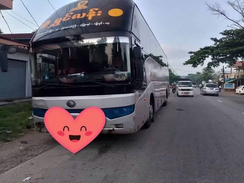 မိသားစု ၃ ဦး စီးနင်းလာတဲ့ဆိုင်ကယ်ကို Express ယာဉ်က အနောက်ကနေဝင်တိုက်လို့ အမျိုးသမီးဖြစ်သူ သေဆုံး