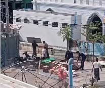 မန္တလေးက ဆောက်လုပ်ဆဲ ဗလီ ချိပ်ပိတ်ခံရပြီး မည်သူမျှ သွားလာခွင့်မရှိစေဖို့ ပုဒ်မ ၁၄၄ ထုတ်ပြန်ထား