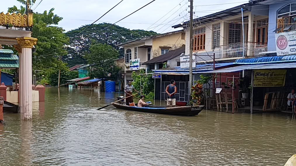 Flood-Hit Kyonpyaw Villagers Survive on Bananas and Broken Rice, Urgently Need Donors