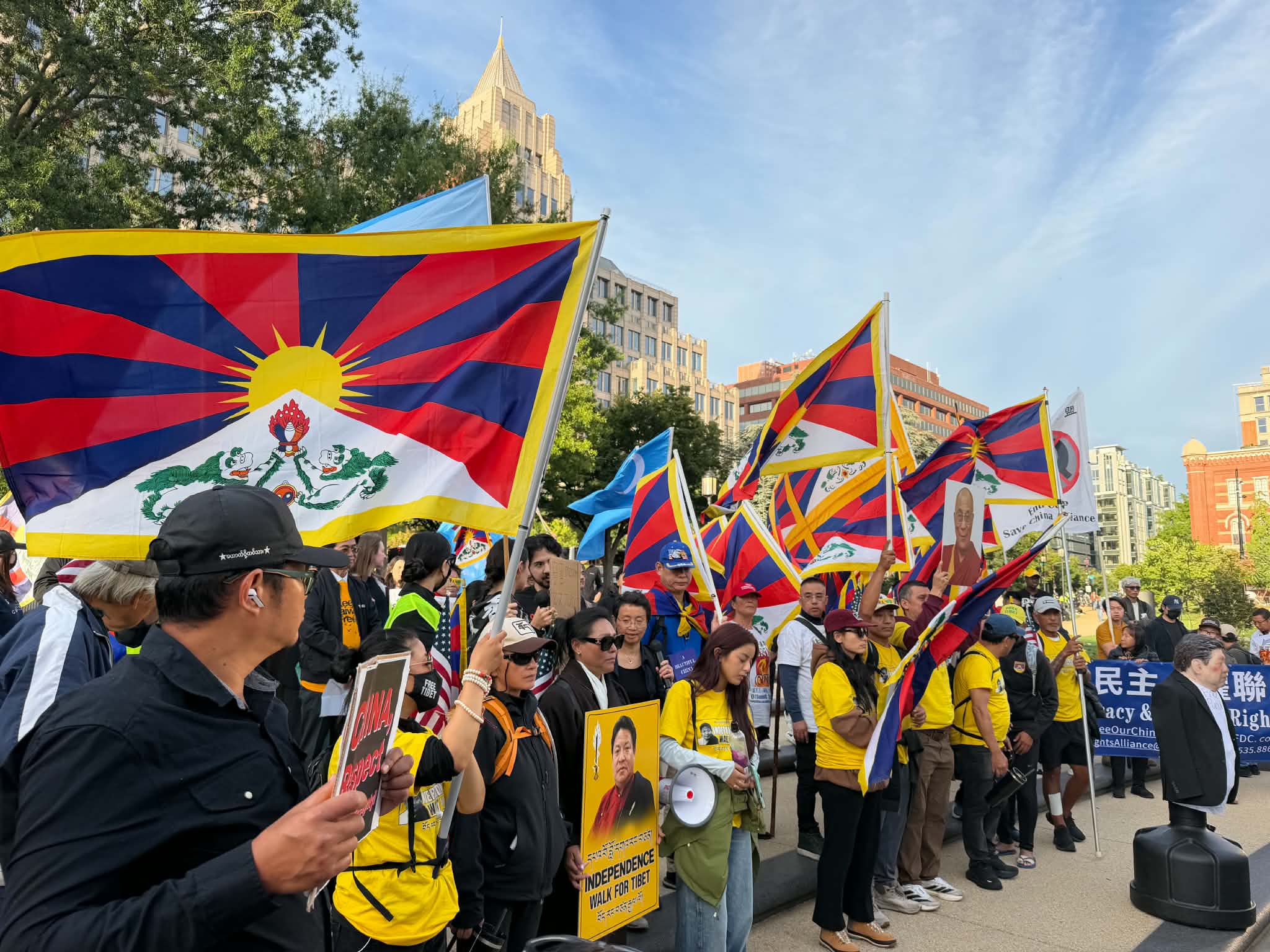 ဝါရှင်တန်ဒီစီသို့ ရောက်ရှိနေတဲ့ တရုတ်သမ္မတ ရှီကျင့်ဖျင်ကို ဆန္ဒပြ