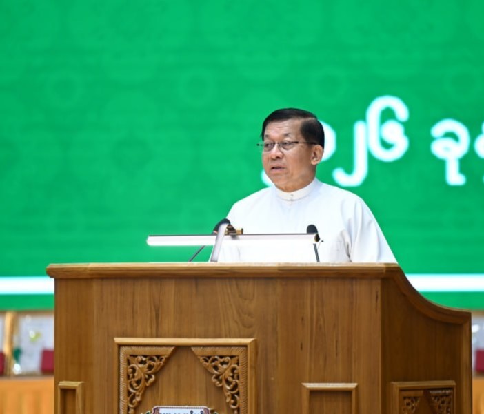 အသိပညာမရှိပါက မှန်မှန်ကန်ကန် ဆုံးဖြတ်နိုင်စွမ်းမဲ့ပြီး ပတ်ဝန်းကျင်ကိုပါ အကျိုးယုတ် ပျက်စီးစေနိုင်တယ်လို့ မင်းအောင်လှိုင်ပြောဆို