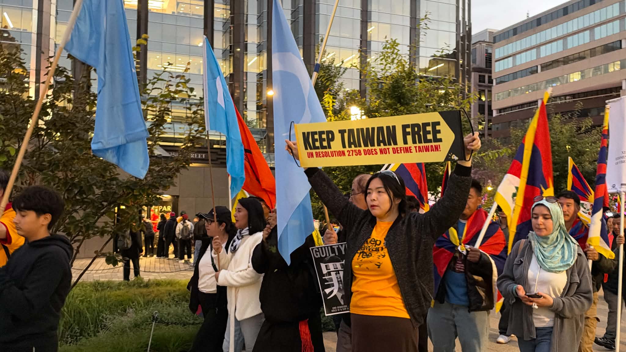 ဝါရှင်တန်ဒီစီသို့ ရောက်ရှိနေတဲ့ တရုတ်သမ္မတ ရှီကျင့်ဖျင်ကို ဆန္ဒပြ