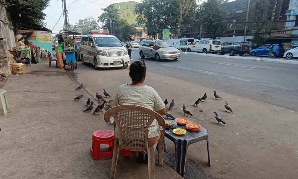 ရန်ကုန်မှာ ကားနဲ့ပတ်ပြီး ခိုလိုက်ဖမ်းနေသူတွေကို အရေးယူပေးဖို့ ဒေသခံတွေ တောင်းဆိုနေသလို ကျန်းမာရေးဆိုင်ရာ အငြင်းပွားဖွယ်လည်းရှိနေ