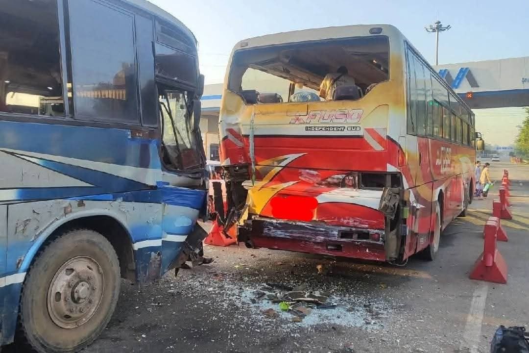 Runaway factory shuttle bus with brake failure crashes into three vehicles