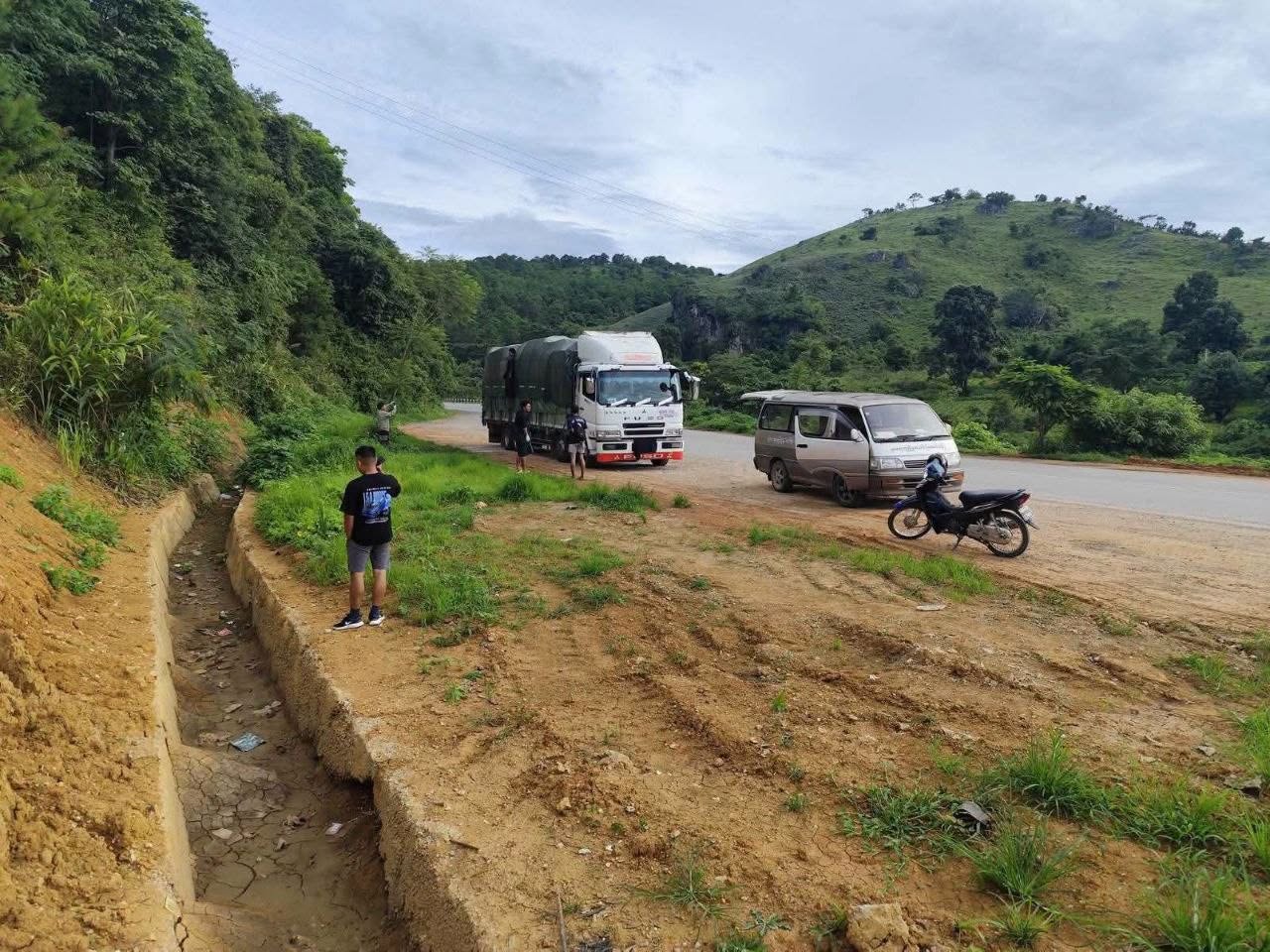 စလော့ဂိမ်းရှုံးလို့ ကားသမား ၁ ဦး ကားအမိုးချည်တဲ့ကြိုးနဲ့ ကြိုးဆွဲချ အဆုံးစီရင်