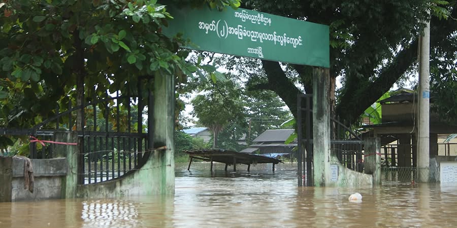 ဘားအံမြို့မှာ သံလွင်မြစ်ရေဟာ စိုးရိမ်ရေမှတ်အထက် ၂ ပေ ၉ လက်မ ကျော်လွန်နေပြီး ပထမအကြိမ်ထက် ပိုမြင့်တက်လာနိုင်တယ်လို့ဆို