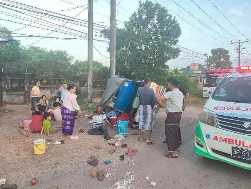 Pilgrimage bus blows tire, hits roadside power pole, injuring 11 including young children