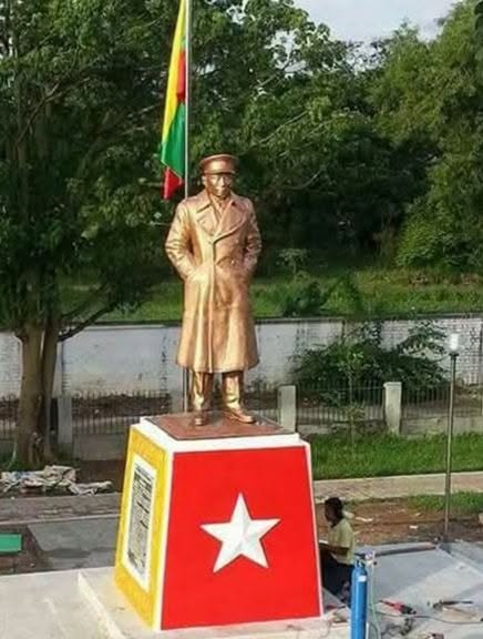 နေပြည်တော် သူဌေးကုန်းရွာအဝင်ရှိ ဗိုလ်ချုပ်ကြေးရုပ်ကို အာဏာသိမ်းစစ်တပ်ရဲ့ လက်ပါးစေ လူတစ်စုက ရိုက်ခွဲဖျက်ဆီး