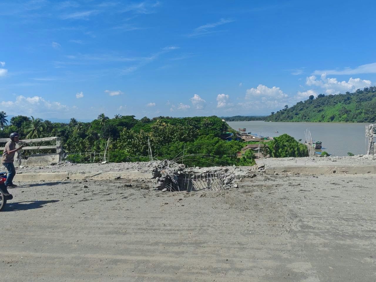 ကျောက်တော်မြို့နယ်မှာ လေကြောင်းတိုက်ခိုက်မှုကြောင့် ပြည်သူ ၃၃ ဦး သေဆုံးခဲ့ပြီး ထိခိုက်ဒဏ်ရာ ရရှိသူ ၃၆ ဦးအထိ ရှိလာ