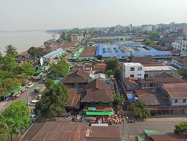 မိုးမလင်းဈေးသွားတဲ့ စျေးသည် ၂ ဦးကို အာဏာသိမ်းစစ်တပ်က သေနတ်နဲ့ ပစ်ခတ်လို့ ကျည်ထိမှန်ဒဏ်ရာရ
