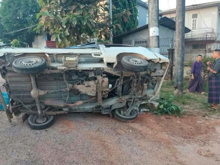 Pilgrimage bus blows tire, hits roadside power pole, injuring 11 including young children