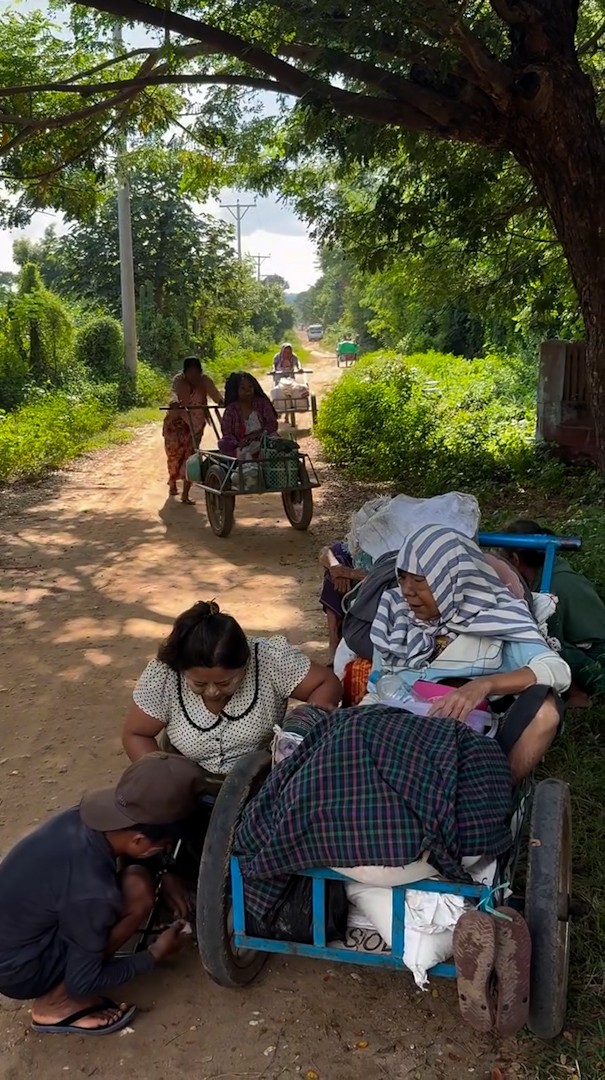 မြိုင်နယ်မှာ ပါရာမော်တာ ၈ စင်းနဲ့ ရွာတွေကို လိုက်လံဗုံးကြဲနေလို့ ဒေသခံတွေ ထွက်ပြေးနေရ