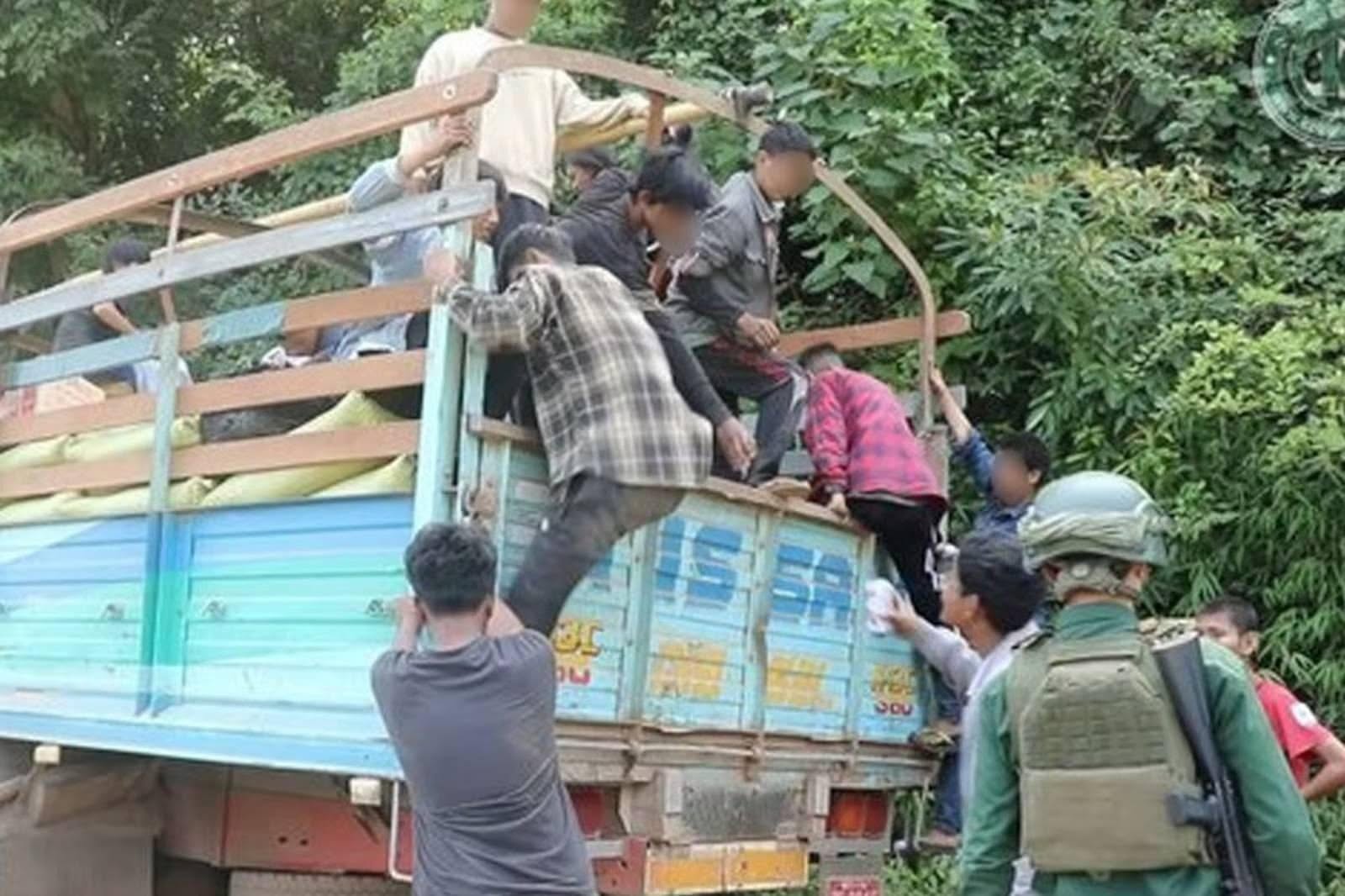 ၁၀၂၇ စစ်ဆင်ရေးမှာ ဖမ်းဆီးရမိတဲ့ အာဏာသိမ်းစစ်တပ် တပ်ဖွဲ့ဝင် ၁၀၀ ကျော်ကို MNDAA ထပ်မံပြန်လွှတ်ပေး