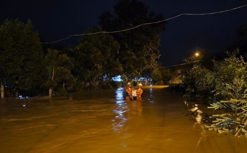 နေပြည်တော်မှာ ရေကြီးရေလျှံမှုတွေ ဖြစ်ပေါ်ခဲ့ပြီး ဆေးရုံက လူနာတချို့ပါ ရွှေ့ပြောင်းပေးခဲ့ရ