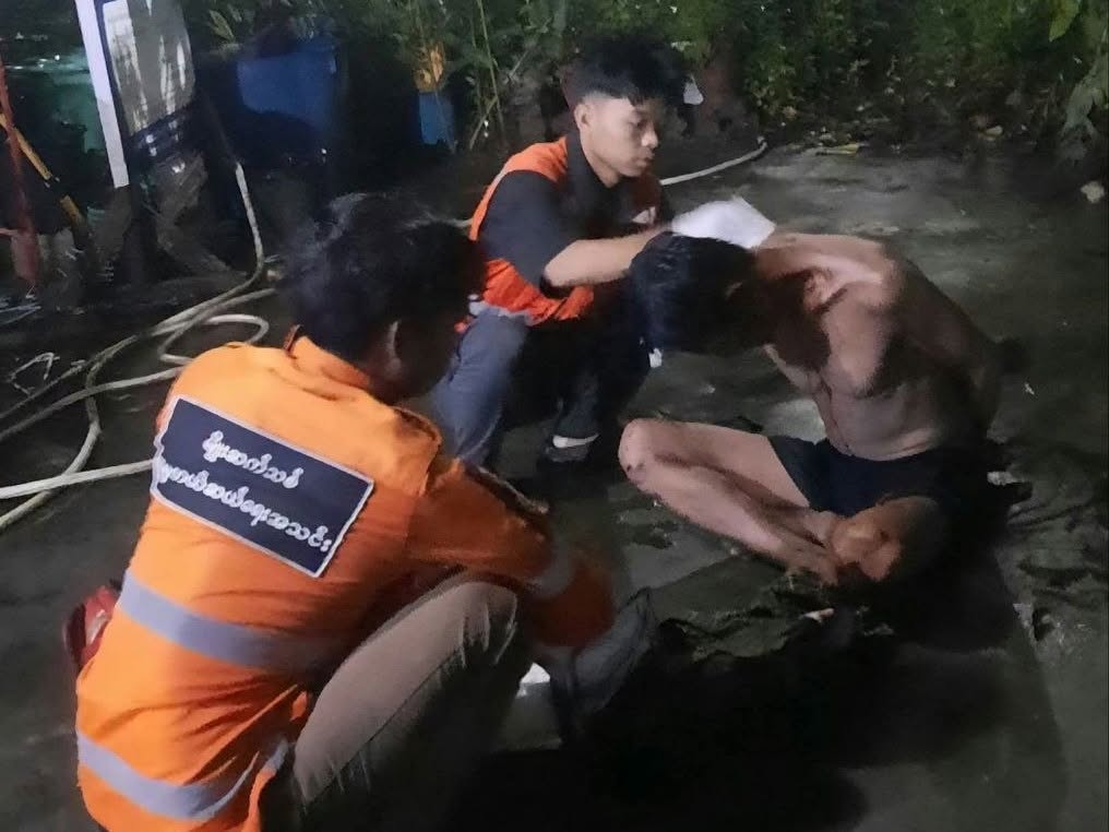 သူခိုးနဲ့ ယောကျာ်းဖြစ်သူတို့ လုံးထွေးသတ်ပုတ်နေစဉ် သံတုတ်နဲ့ ရိုက်ကာ ဝင်ရောက်ကူညီရာက ယောကျာ်းကော သူခိုးပါ ၁၀ ချက်စီ ချုပ်လိုက်ရ