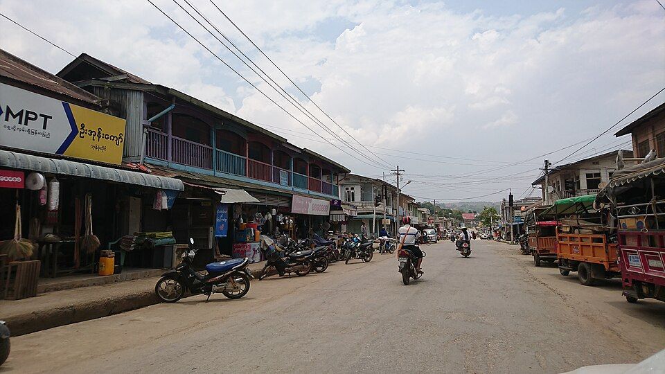 ကျောက်မဲက ရတီမှန် ရွှေဆိုင် ဓားပြတိုက်ခံရပြီး ရွှေ ၅၀ ကျပ်သားခန့်နဲ့ ငွေသား သိန်း ၃၀ ခန့်ပါသွား