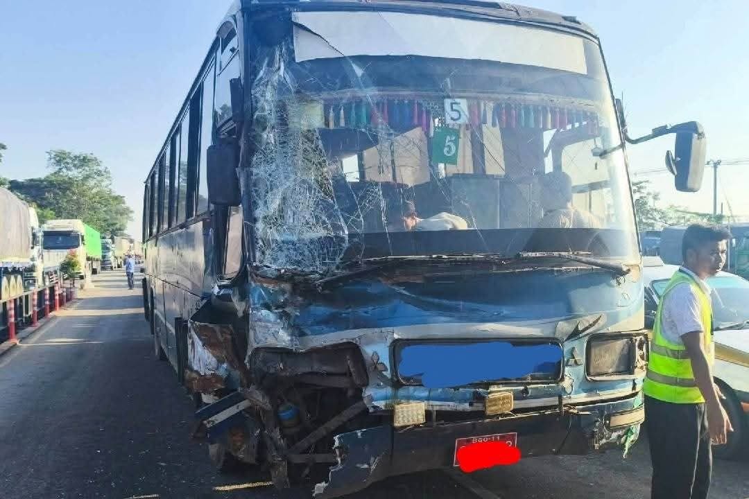 Runaway factory shuttle bus with brake failure crashes into three vehicles