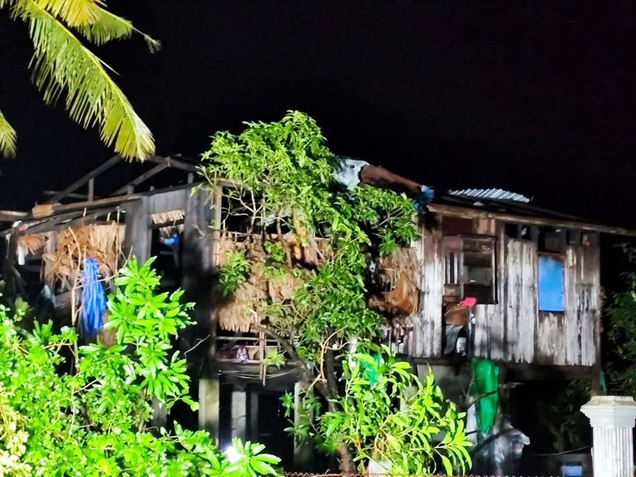 မြန်မာနိုင်ငံအောင်ပိုင်းက မြို့နယ်အတော်များများမှာ လေဆင်နှာမောင်း တိုက်ခတ်သွားလို့ ပျက်စီးဆုံးရှုံးမှုများခဲ့