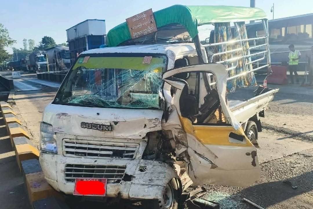 Runaway factory shuttle bus with brake failure crashes into three vehicles