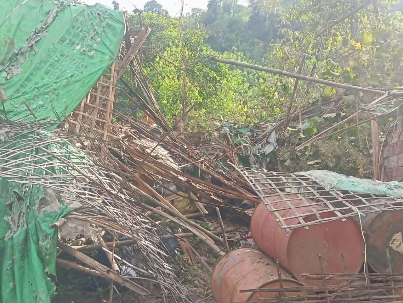မြို့နယ် ၄ ခုဆုံရာ ပီချောင်းဆုံကို အာဏာသိမ်းစစ်တပ်က ဂျက်ဖိုက်တာ ၂ စင်း၊ Y-12 တစ်စင်းနဲ့ ဗုံးကြဲလို့ နို့စို့အရွယ်ကလေးအပါ ၈ ဦးသေဆုံး
