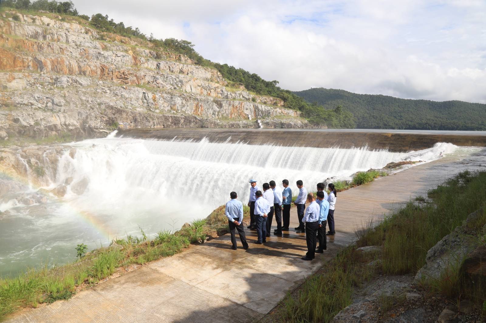 နေပြည်တော်ရှိ အောက်ပေါင်းလောင်း ရေလှောင်တမံ ရေပြည့်အမှတ်သို့ ကျော်လွန်ရောက်ရှိနေပြီး ရေပိုလွှဲမှ စတင်ရေကျော်နေ
