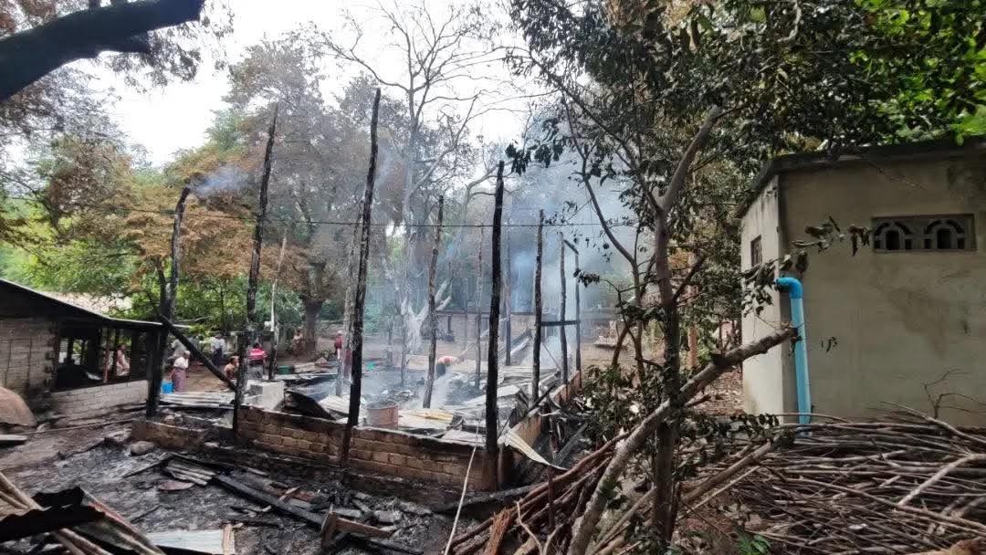 Military junta loots gold and torches homes in Kyaukpadaung Township