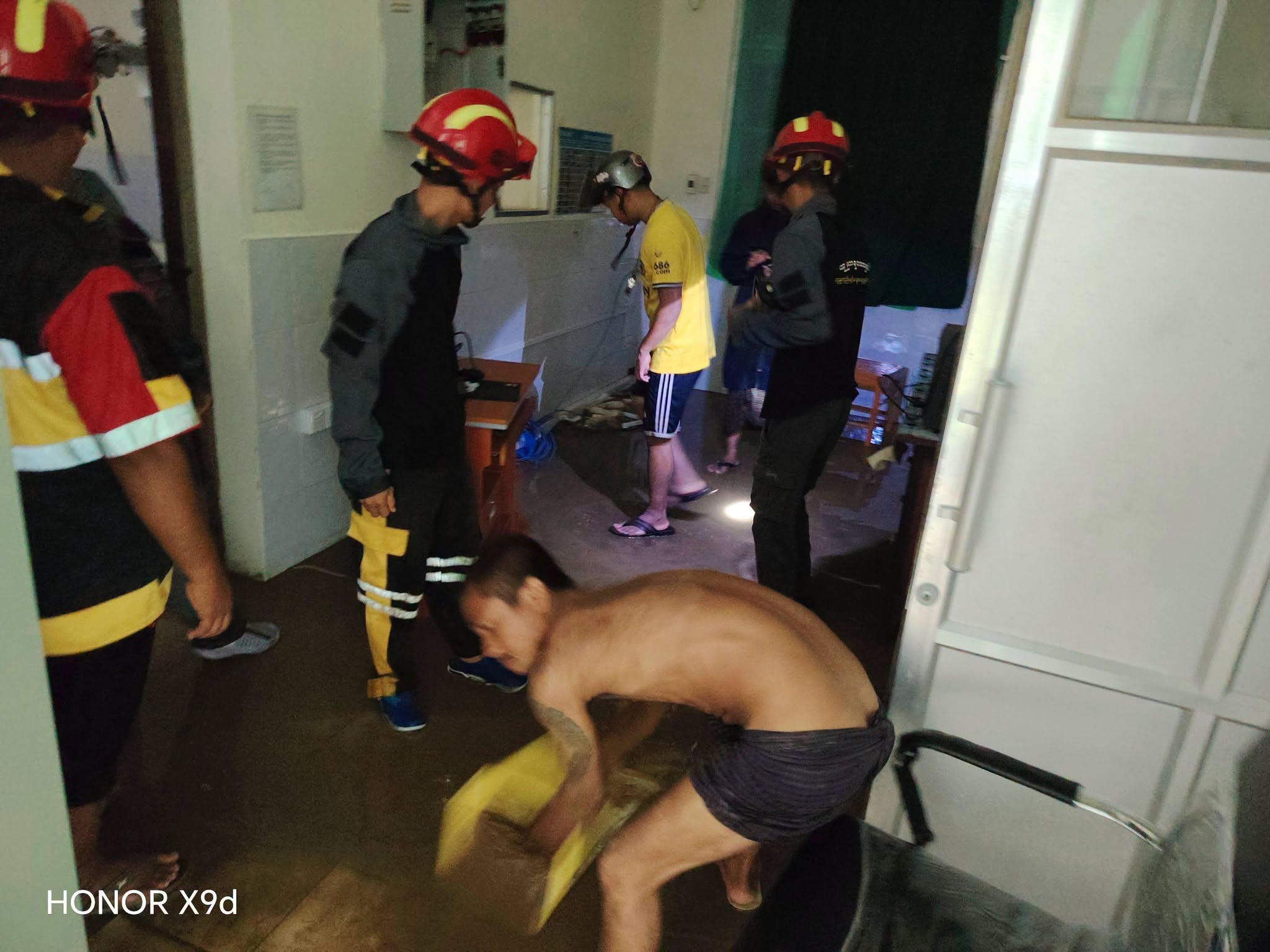 နေပြည်တော်မှာ ရေကြီးရေလျှံမှုတွေ ဖြစ်ပေါ်ခဲ့ပြီး ဆေးရုံက လူနာတချို့ပါ ရွှေ့ပြောင်းပေးခဲ့ရ