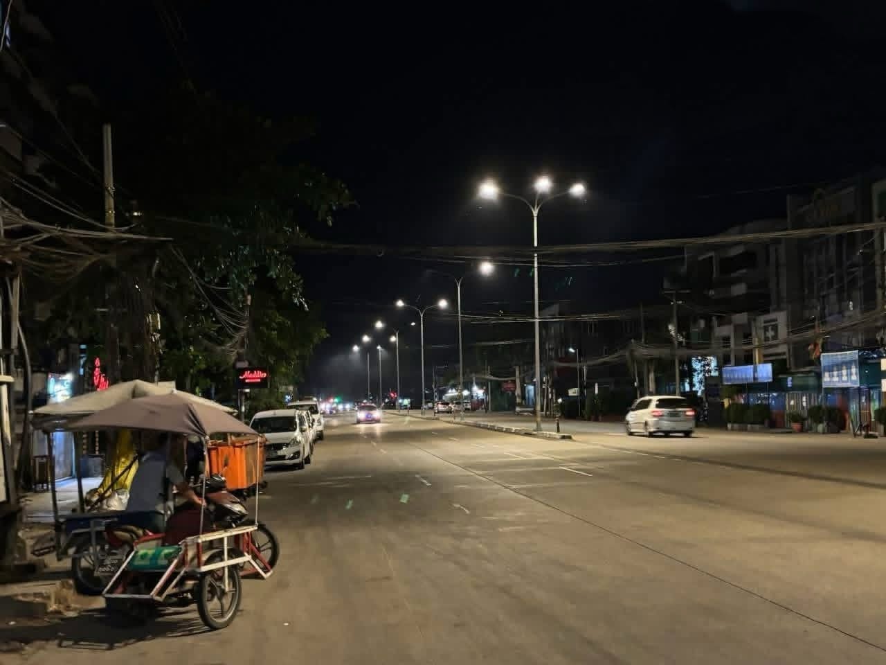 သင်္ကန်းကျွန်းမြို့နယ်ထဲမှာ ပြည့်တန်ဆာလုပ်ငန်းတွေ လမ်းမပေါ်မှာ တွင်တွင်ကျယ်ကျယ် လုပ်ကိုင်နေတယ်လို့ဆို