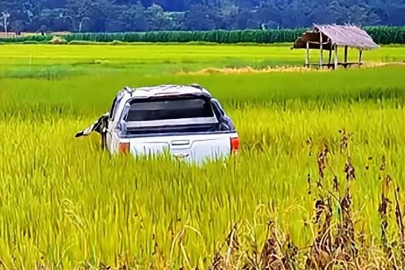 လင်မယား ၂ ဦး လယ်ထဲက ဆိုင်ကယ်နဲ့ ပြန်လာစဉ် PNO ပြည်သူ့စစ် မောင်းလာတဲ့ကားနဲ့ တိုက်မိပြီး ဆိုင်ကယ်မောင်းသူ သေဆုံး
