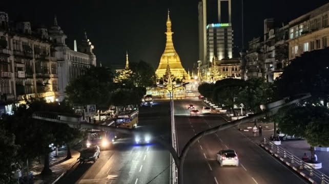 ရန်ကုန်မှာ ပေါ်တာဆွဲတာတွေ ခပ်စိပ်စိပ် ဖြစ်ပေါ်နေပြီး ဖမ်းဆီးရောင်းစားခံရမှာကို စိုးရိမ်နေကြရ