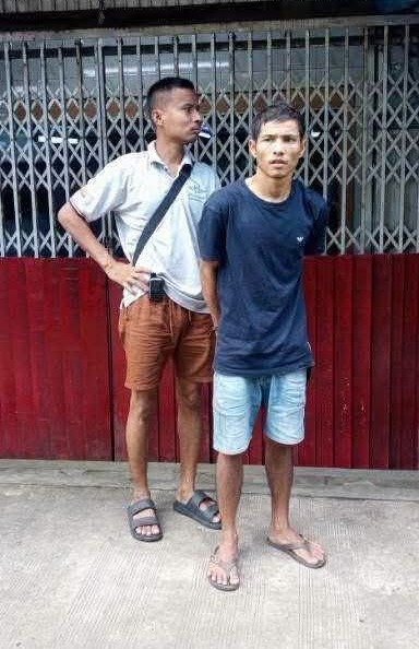 မင်္ဂလာတောင်ညွန့်မှာ ရွှေဆိုင်ပိုင်ရှင်ကို တူနဲ့ထုကာ ငွေလုယူသွားသူကို ဒေသခံ ၂ ဦးက ဖမ်းဆီးကာ ရဲလက်အပ်