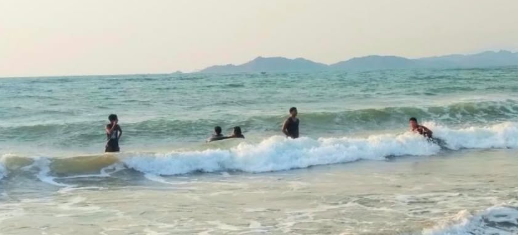 ကမ်းသာယာကမ်းခြေမှာ ရေဆင်းဆော့ရာက ဇနီးမောင်နှံ ၂ ဦးနဲ့ စစ်ရှောင် ၁ ဦး အပါအဝင် လူငယ် ၄ ဦး ရေနစ်သေဆုံး