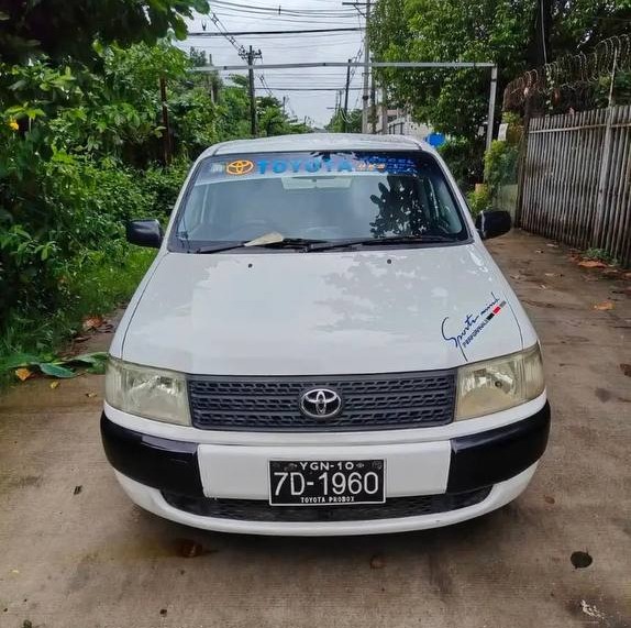 ရန်ကုန်မှာ ကားနဲ့ပတ်ပြီး ခိုလိုက်ဖမ်းနေသူတွေကို အရေးယူပေးဖို့ ဒေသခံတွေ တောင်းဆိုနေသလို ကျန်းမာရေးဆိုင်ရာ အငြင်းပွားဖွယ်လည်းရှိနေ