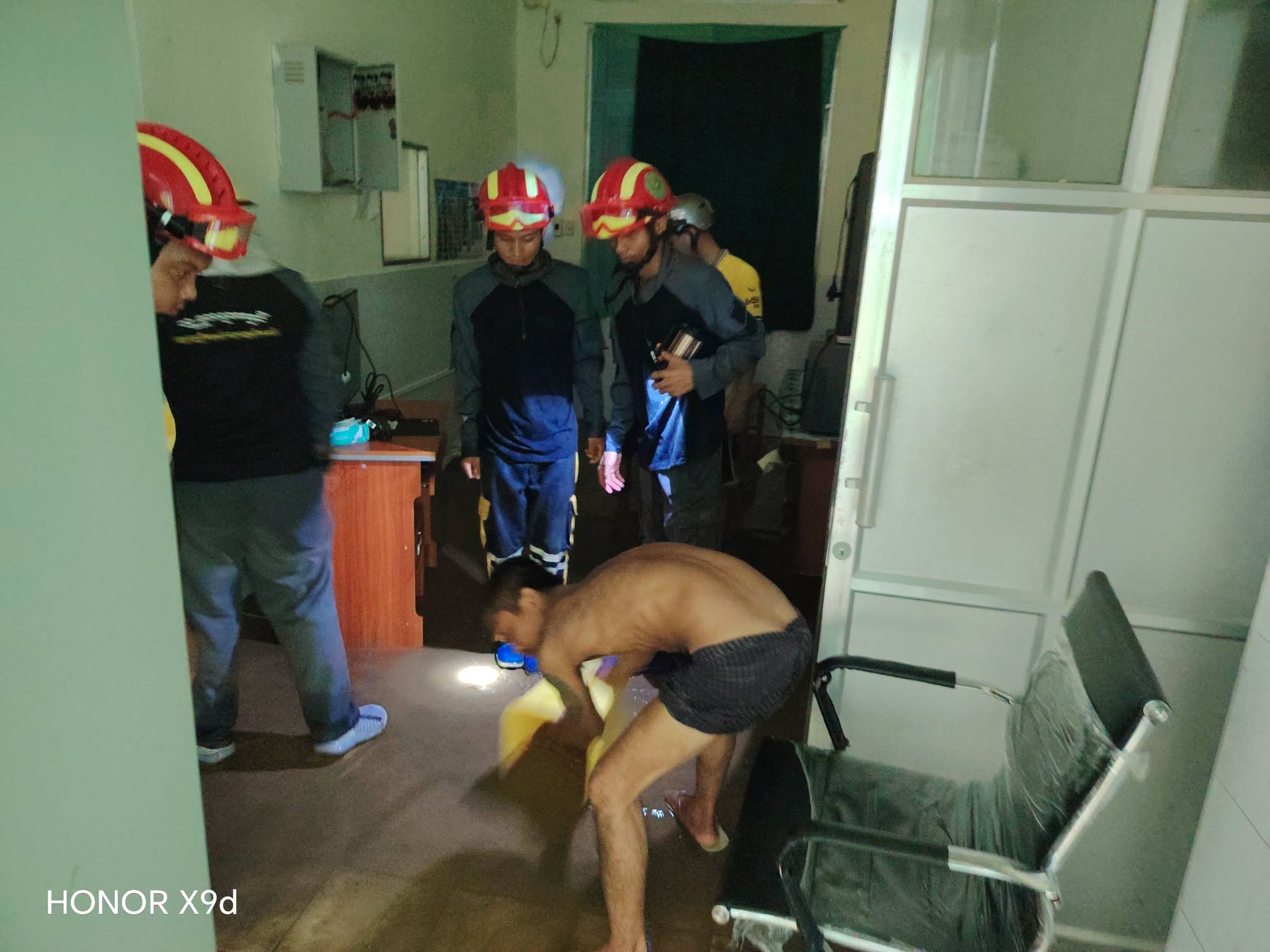 နေပြည်တော်မှာ ရေကြီးရေလျှံမှုတွေ ဖြစ်ပေါ်ခဲ့ပြီး ဆေးရုံက လူနာတချို့ပါ ရွှေ့ပြောင်းပေးခဲ့ရ