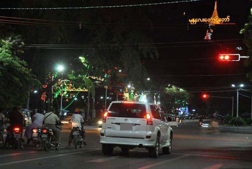 ရန်ကုန်နဲ့ မန္တလေးမှာ ညဘက် လမ်းသွားလမ်းလာတွေကို ပေါ်တာဆွဲဖမ်းဆီးမှု ဆက်တိုက်ဖြစ်နေ