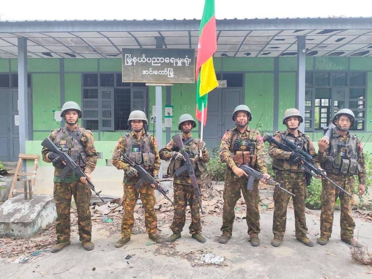 Non CDM ကျောင်းဆရာမကို ယောက်ျားဖြစ်သူ ရှေ့မှာတင် အာဏာသိမ်းစစ်အုပ်စုမှ တပ်ဖွဲ့ဝင် ၅ ဦးက လိင်ပိုင်းဆိုင်ရာပြုကျင့် 